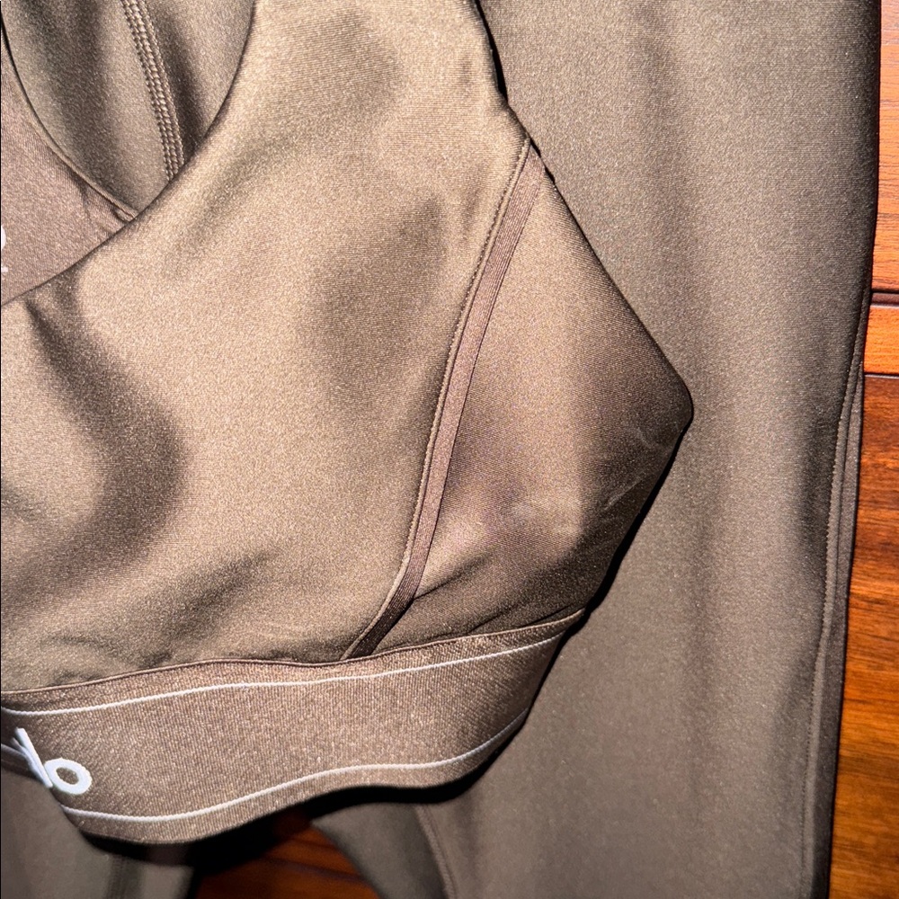alo | Espresso Airlift Suit Up Bra & Airlift High-Waist Suit Up Legging Set - Picture 8 of 9